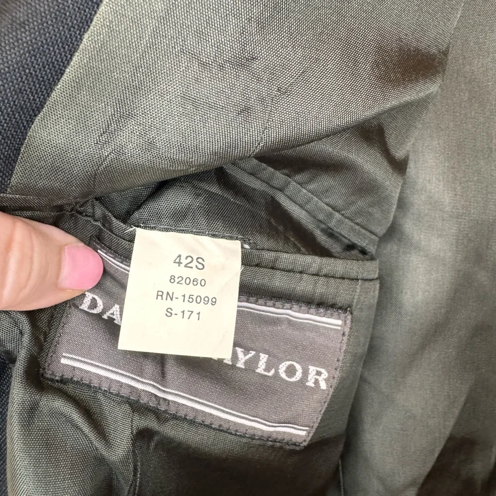 David Taylor Men’s Suit Jacket/Sport Coat/Blazer Black 42S Pilot Crest Buttons